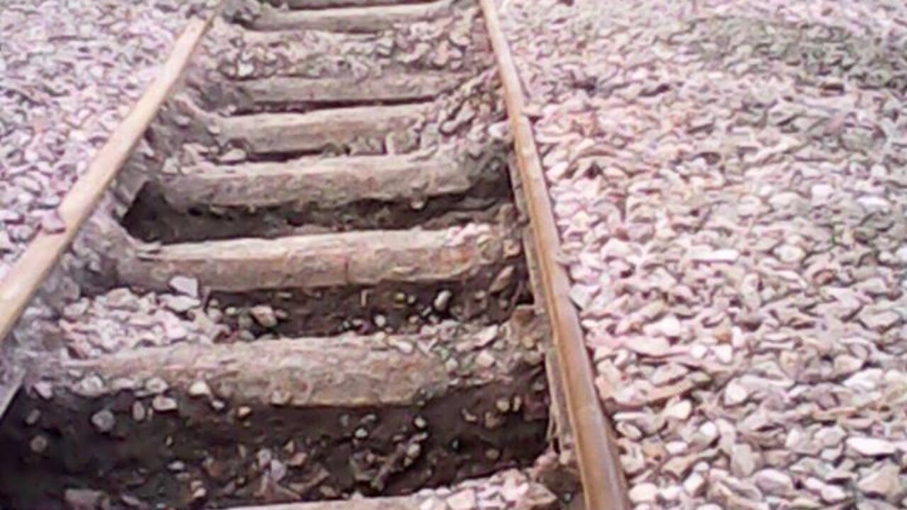 Desperate copper hunters putting DR Congo trains in danger