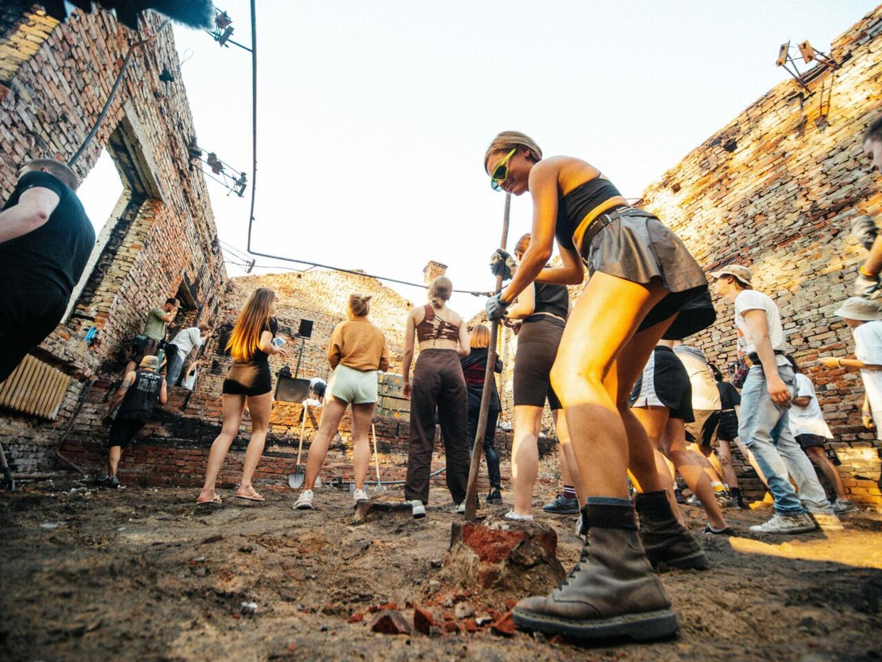 debris Volunteers hold cleanup raves photo