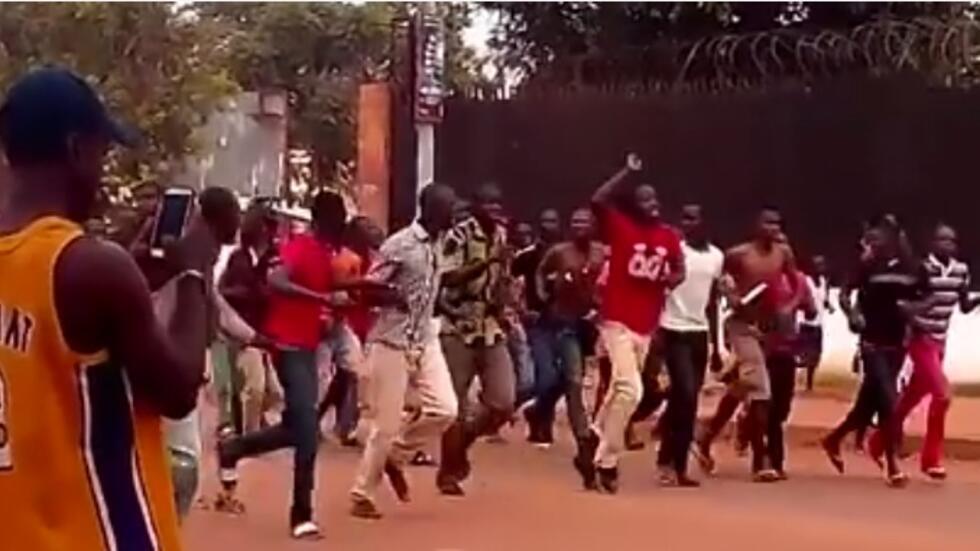 Violences, pillages et exode de population