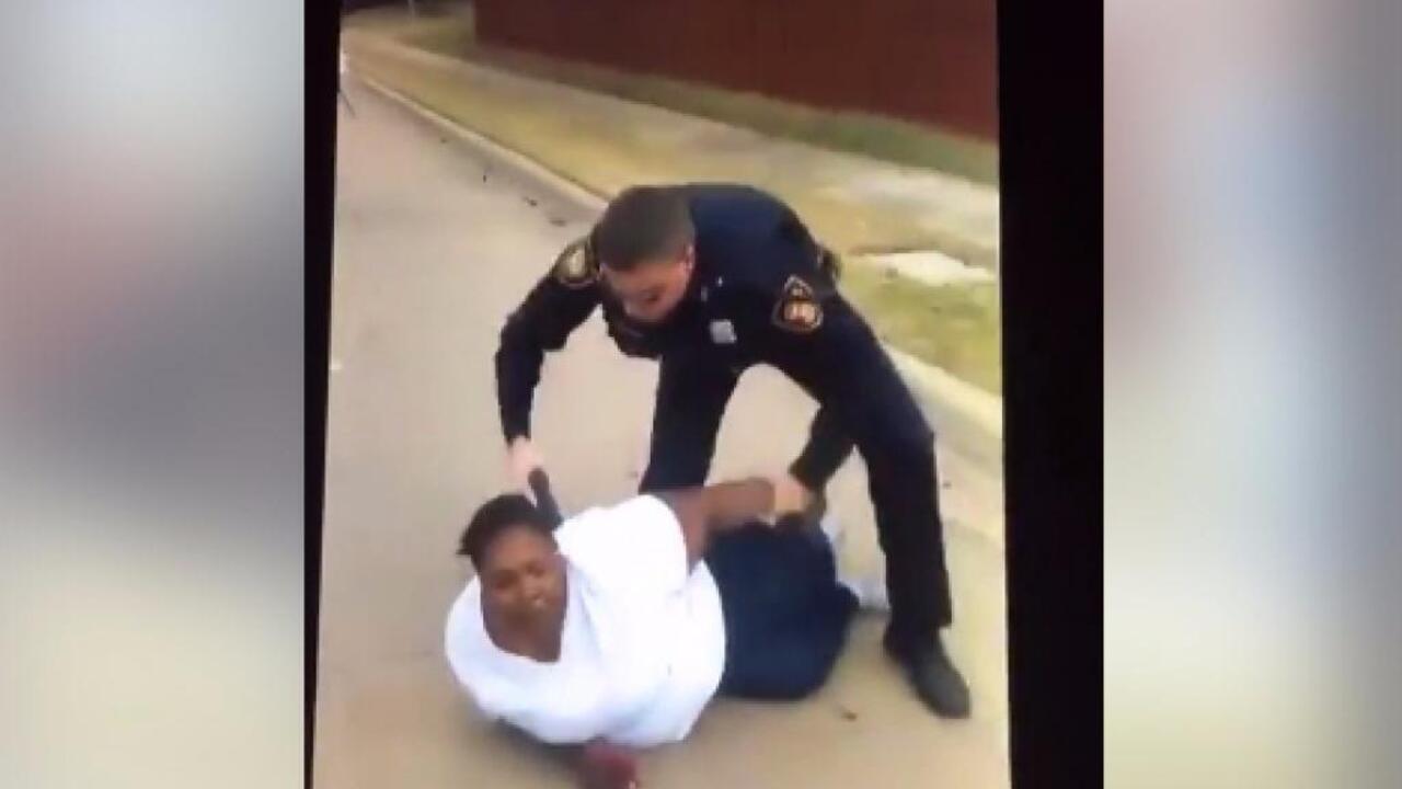Ajouter Des Bandes Noires Sur Une Photo Aux États-Unis, une femme noire appelle la police à la rescousse… et se