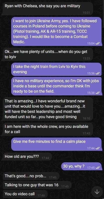 Marcus a également transmis à la rédaction des Observateurs plusieurs captures d’écran de ses conversations avec Ryan Routh, qui accréditent son récit. Ici, après que Marcus lui a annoncé qu’il prenait le train pour se rendre à Kiev depuis Lviv, Routh lui répond : “Génial, j’ai plein de supers nouvelles unités qui seront ravies de t'accueillir. [...] Je suis là avec toute l’équipe, tu es disponible pour un appel ?”