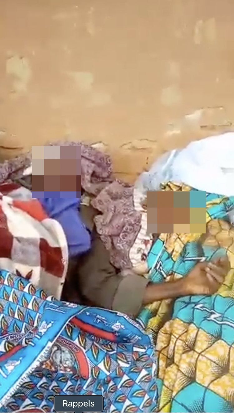 Une femme et un enfant décédés, en attente de leur inhumation, parmi 35 autres victimes tuées à Kilo-État entre le 12 et 13 avril dans une attaque attribuée à la Codeco. Extrait d’une vidéo filmée par la société civile locale.