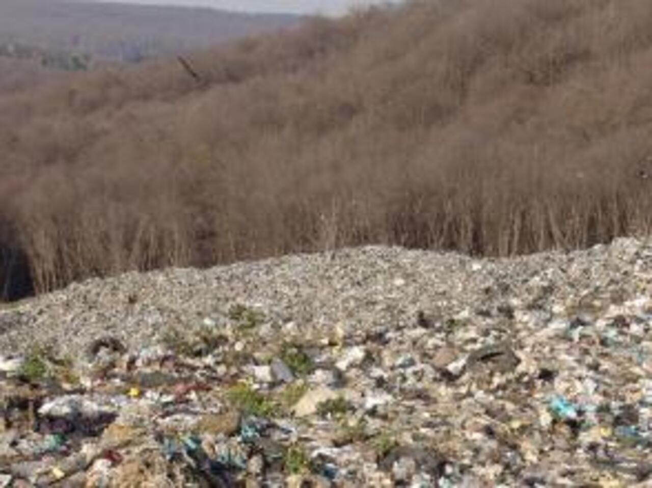 Giant landfill in Iran creates