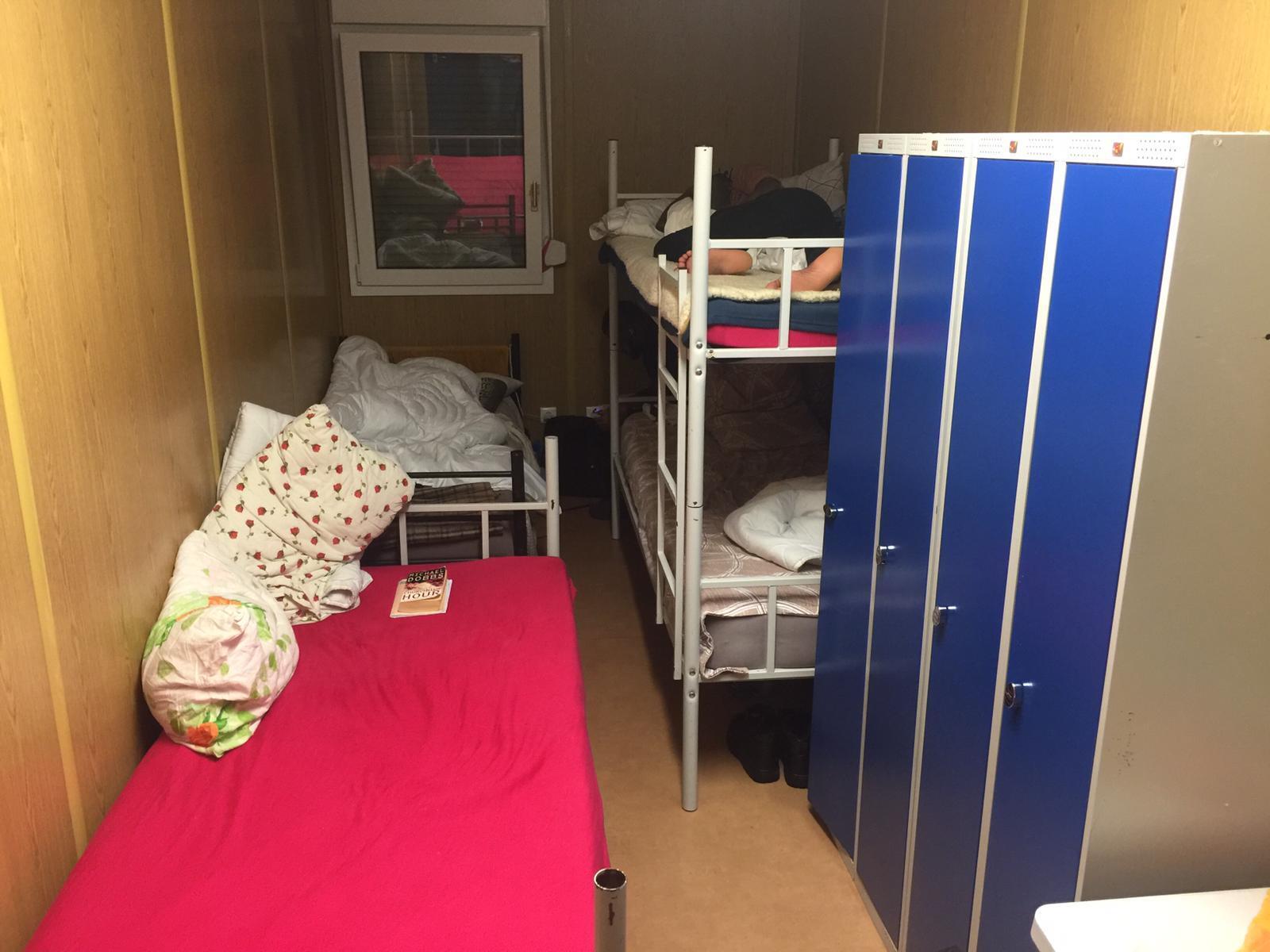 Kiekviename gabenimo konteineryje, esančiame Medininkų centre, apgyvendinti po keturis migrantus.